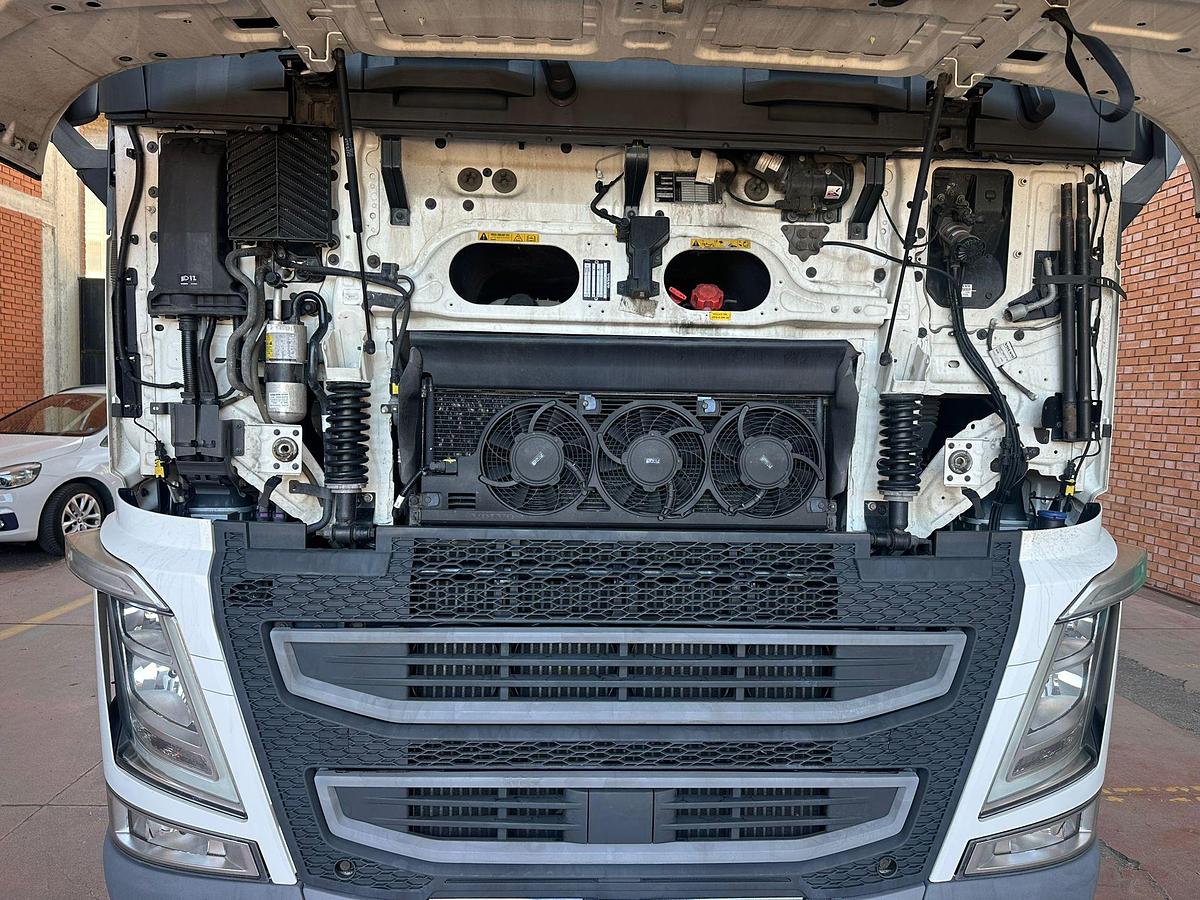 Usato Volvo FH 460 cambio automatico adr tutte le classi 2020