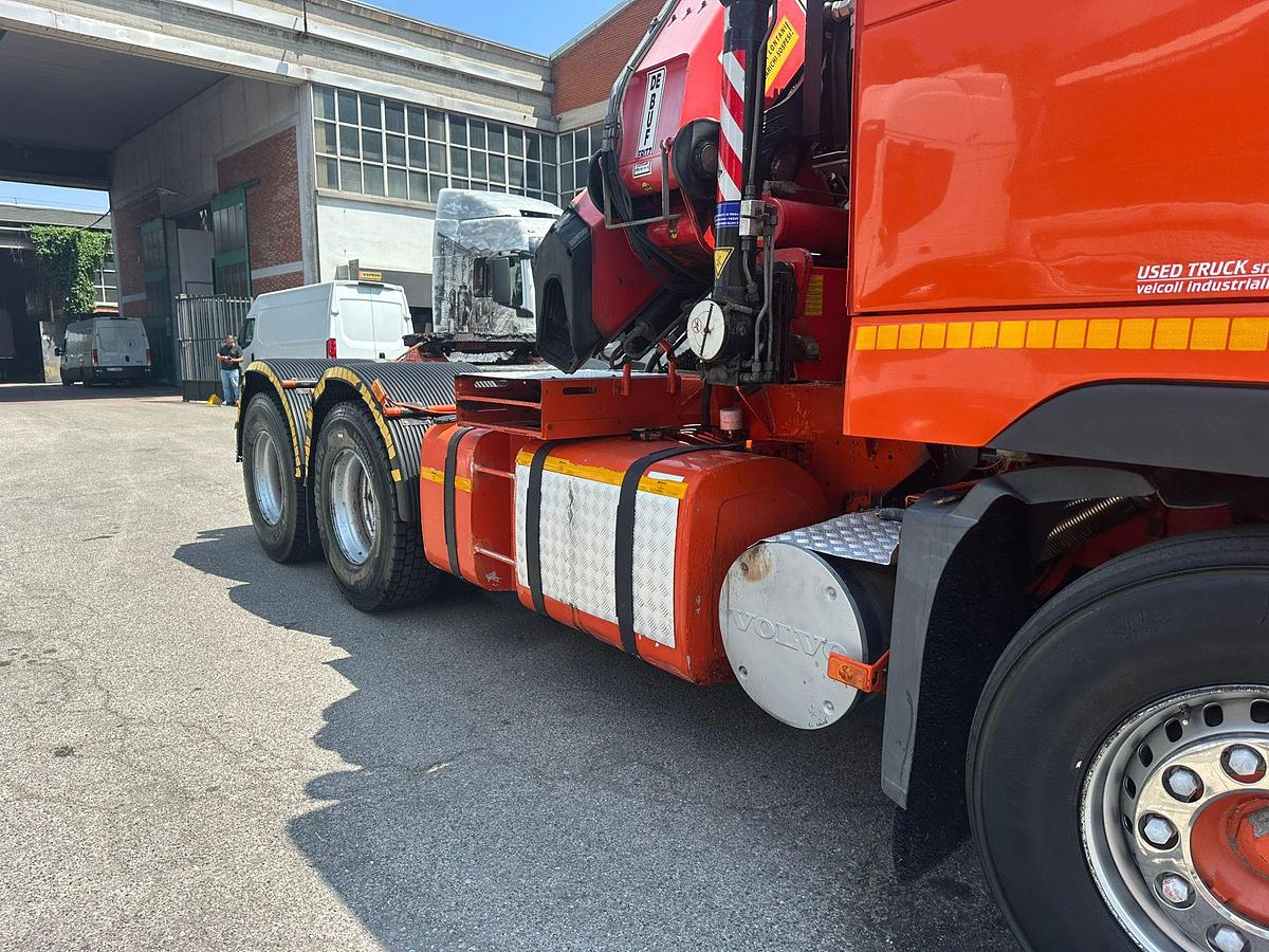 Usato VOLVO FH 460 8X4 STRADALE CON GRU FASSI F260BXP.24 
