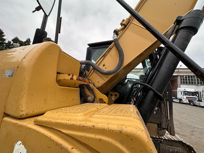 Usato Escavatore cingolato Carterpillar 320 D 2010