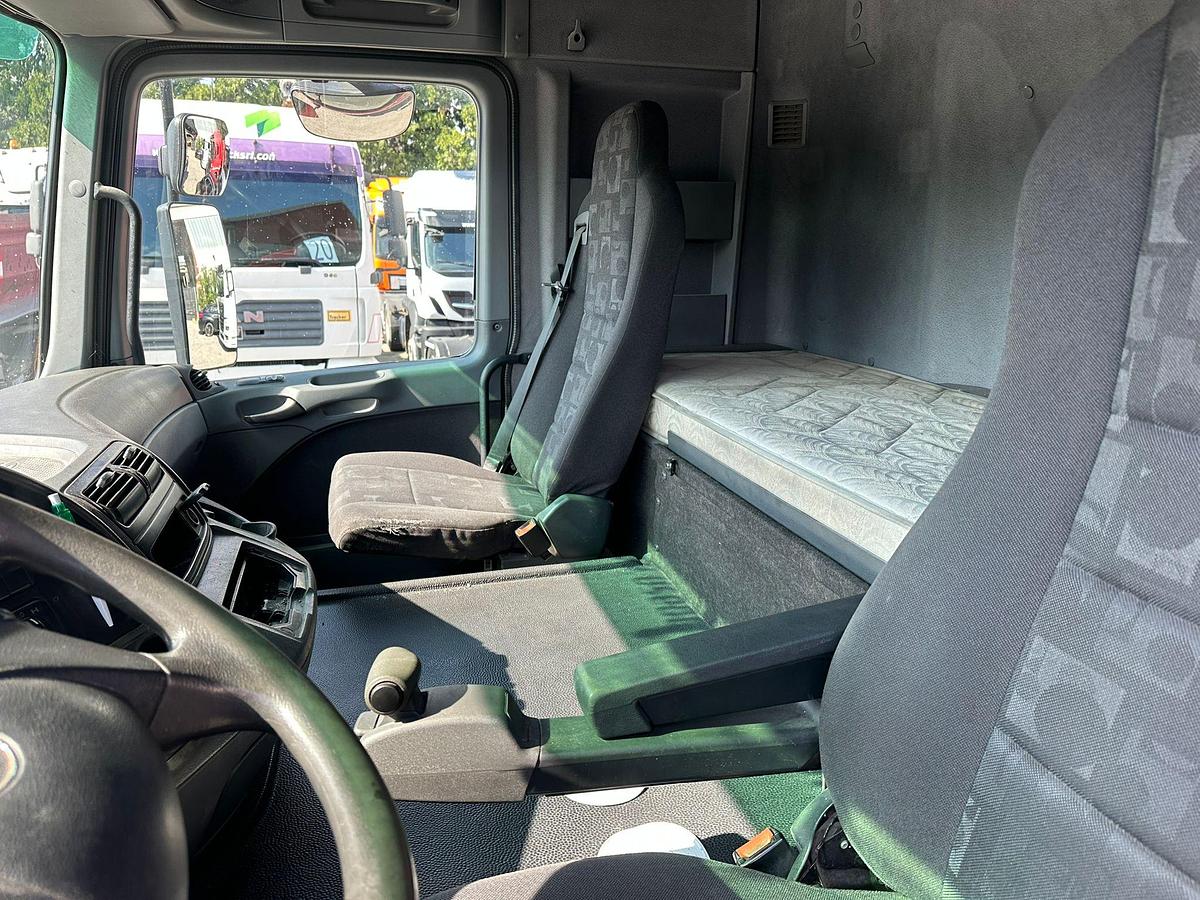 Usato Notrice tre assi Mercedes Actros 6x2 Scarrabile con gancio+rimorchio