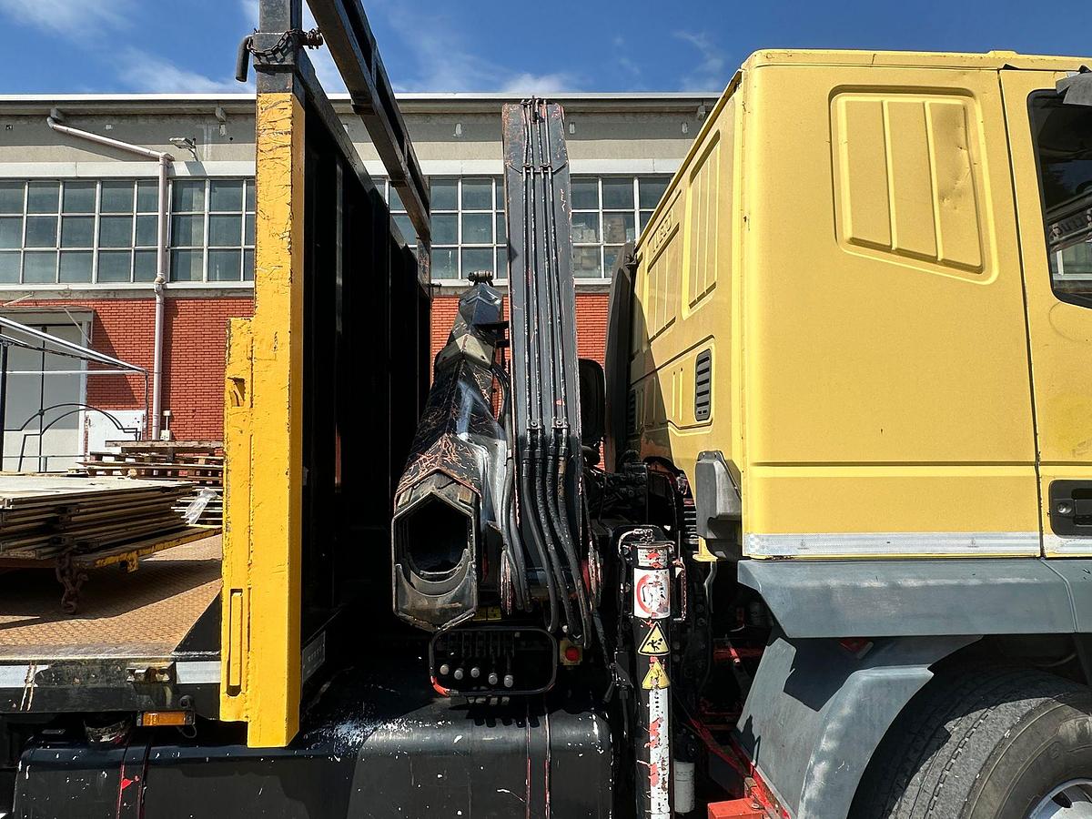 Usato IVECO EUROTECH 260E42 CASSONE FISSO CON GRU DIETRO CABINA FASSI  F140.23