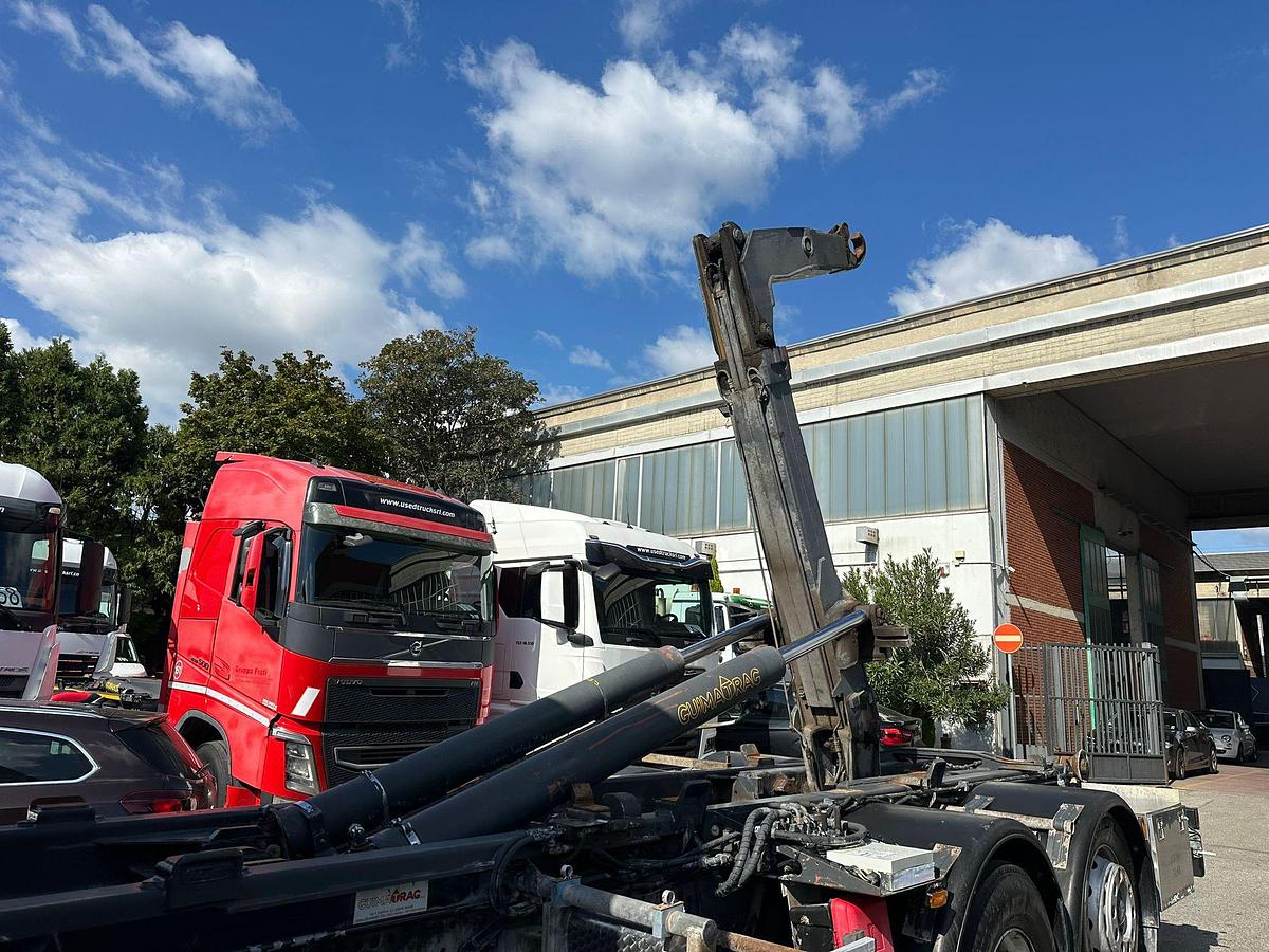 Usato Notrice tre assi Mercedes Actros 6x2 Scarrabile con gancio+rimorchio