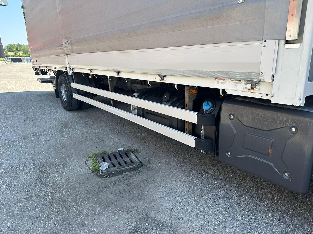 Usato MOTRICE DUE ASSI RENAULT D 140.240 CENTINA E  TELO SPONDA RETRATTILE 