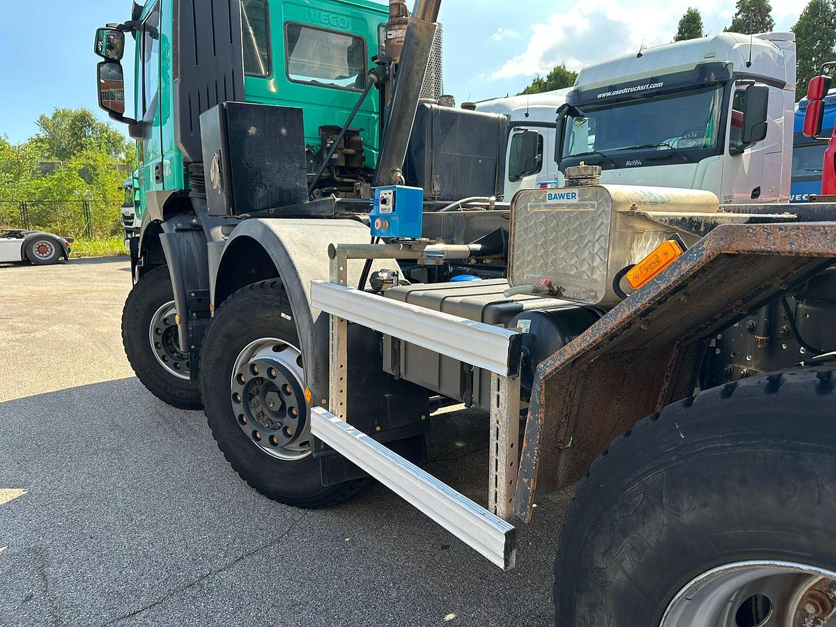 Usato Iveco Trakker 500 8x4 Vasca ribaltabile trilaterale ANDREOLI