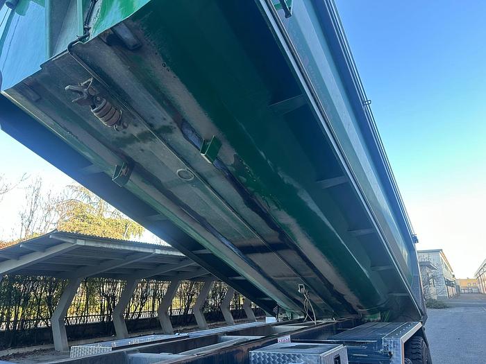 Usato Iveco Trackker 450 8x4 Ribaltabile posteriore Andreoli