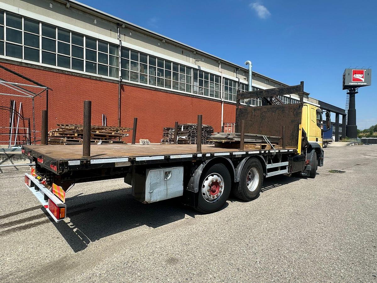 Usato IVECO EUROTECH 260E42 CASSONE FISSO CON GRU DIETRO CABINA FASSI  F140.23