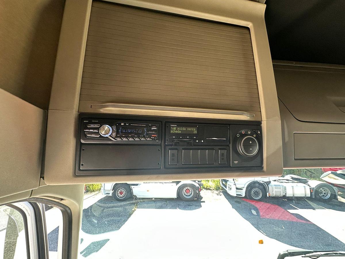 Usato Motrice tre assi Volvo FH 460 6x2 con Biga due assi comunicante km CERTIFICATI