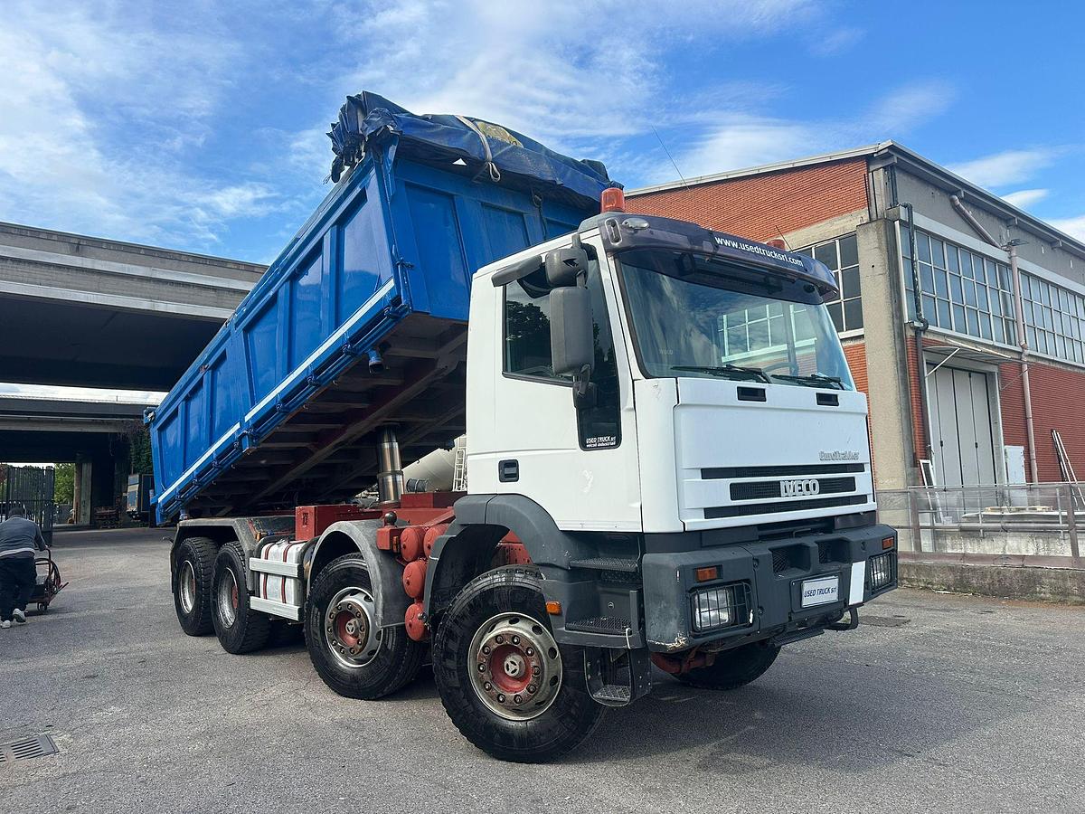 Usato Iveco EuroTrackker 420 8x4 Ribaltabile trilaterale