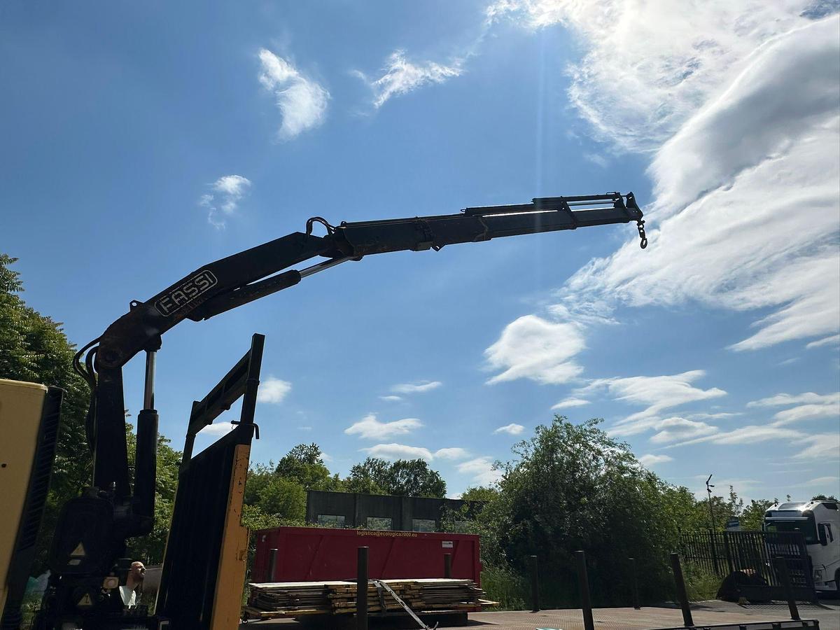 Usato IVECO EUROTECH 260E42 CASSONE FISSO CON GRU DIETRO CABINA FASSI  F140.23