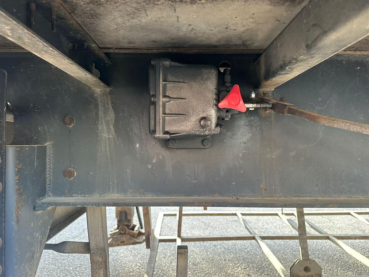 Usato Semirimorchio C.C.F.C Centina e telo alza/abbasa copri/scopri 1^asse sollevabile 3^sterzante 