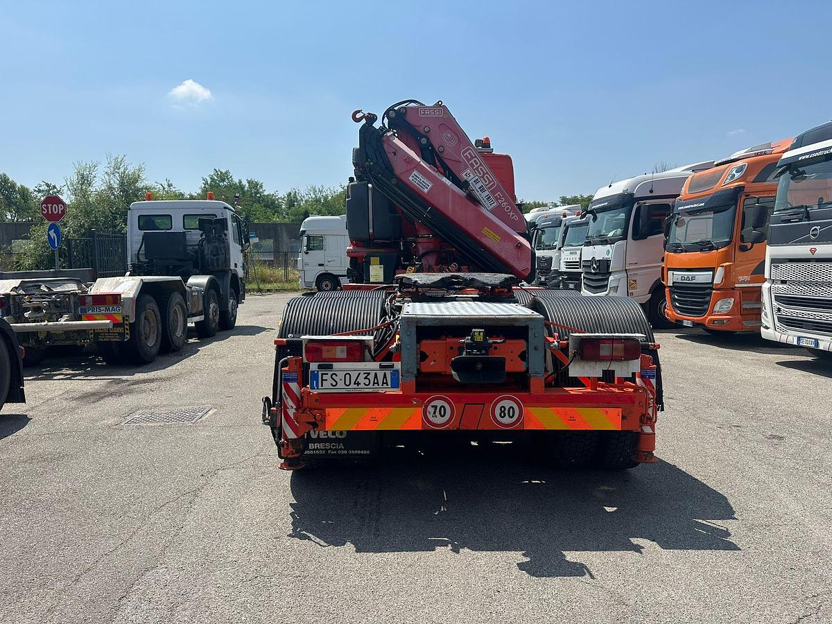 Usato VOLVO FH 460 8X4 STRADALE CON GRU FASSI F260BXP.24 