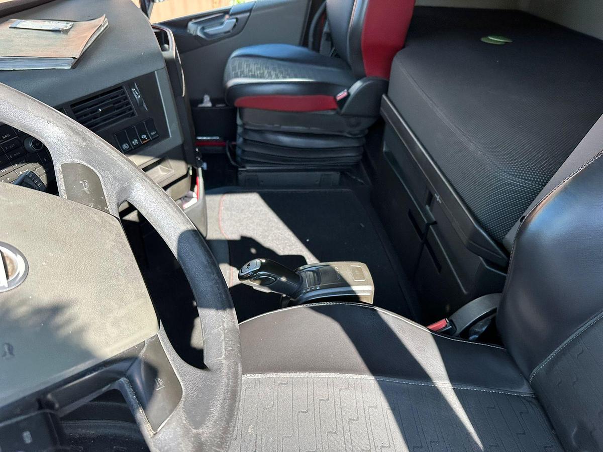 Usato VOLVO FH 500 6X2 con Scarrabile 26T+ rimorchio