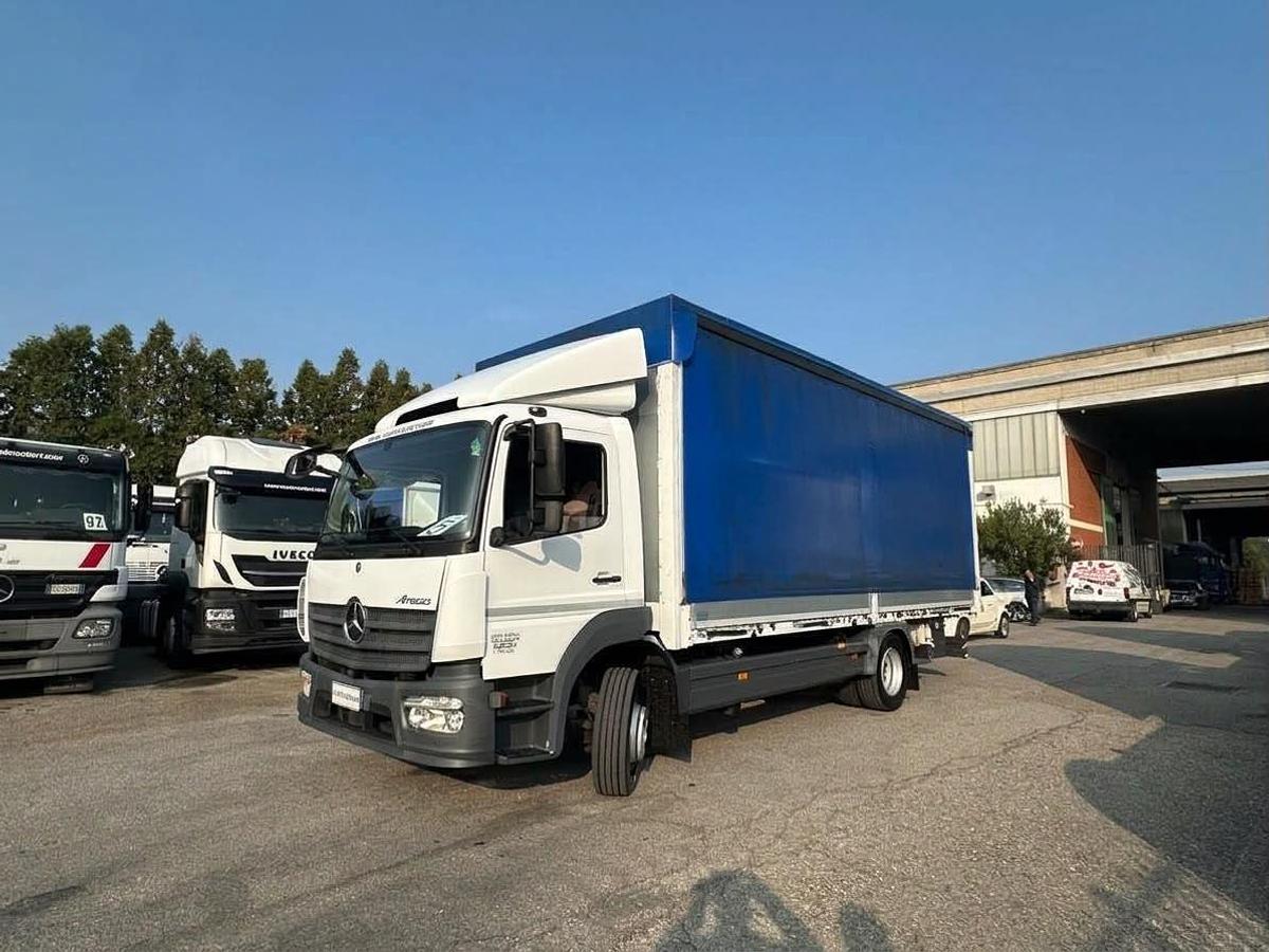 Usato Mercedes Atego 1221 centina e telo mt 6.50