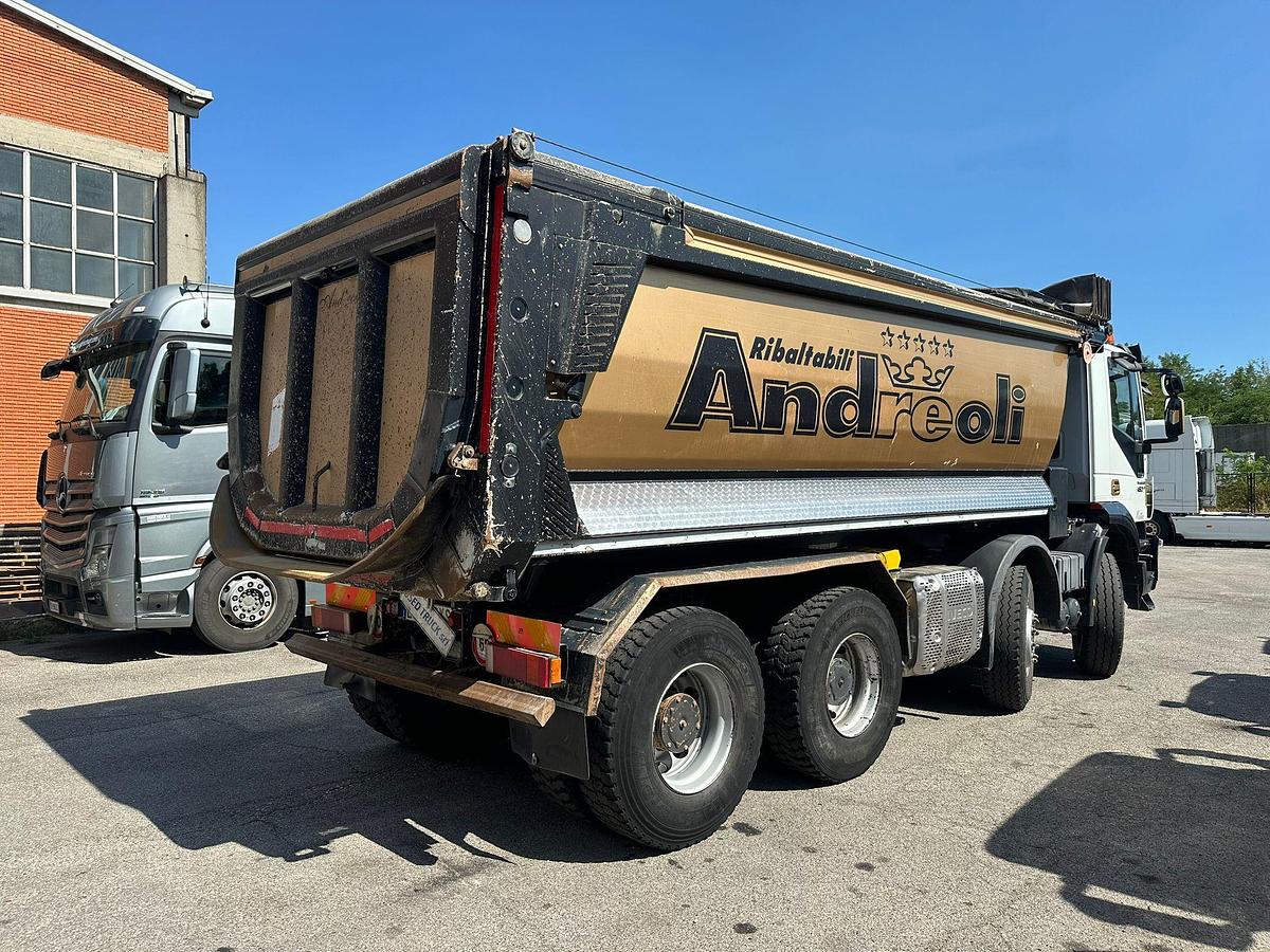 Usato Iveco Trackker 450 8x4 Ribaltabile posteriore Andreoli