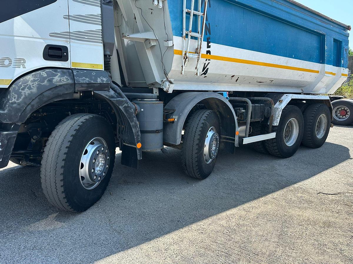Usato Iveco Trackker 450 8x4 Ribaltabile posteriore MINERVA EURO 5