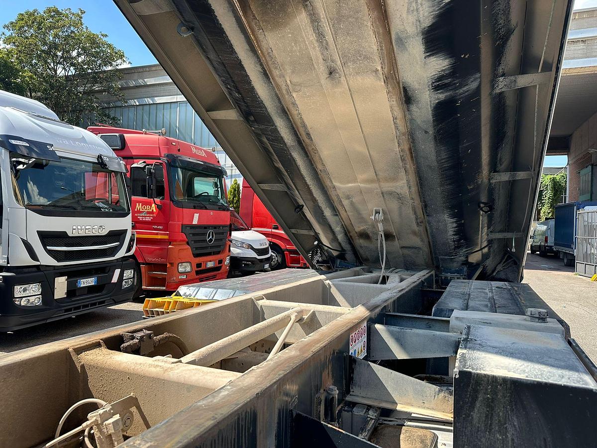 Usato Iveco Trackker 450 8x4 Ribaltabile posteriore Andreoli