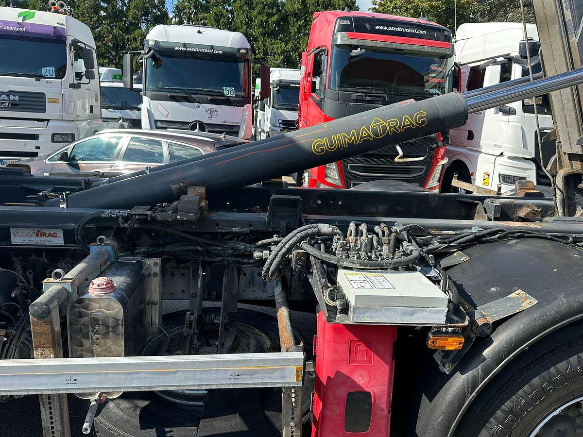 Usato Notrice tre assi Mercedes Actros 6x2 Scarrabile con gancio+rimorchio