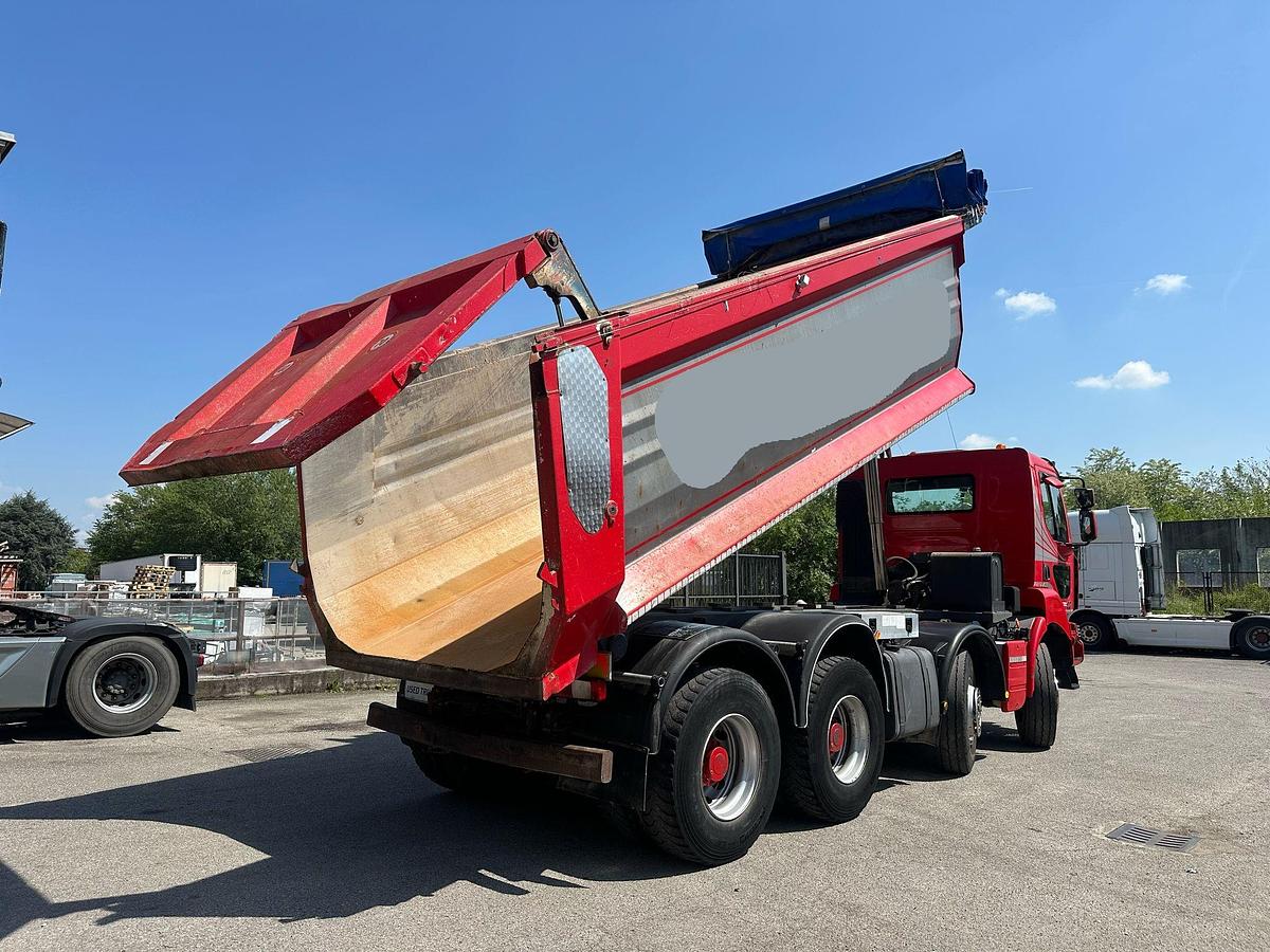 Usato Motrice Quattro assi Renault Kerax 8x4 Ribaltabile Posteriore sponda idraulica