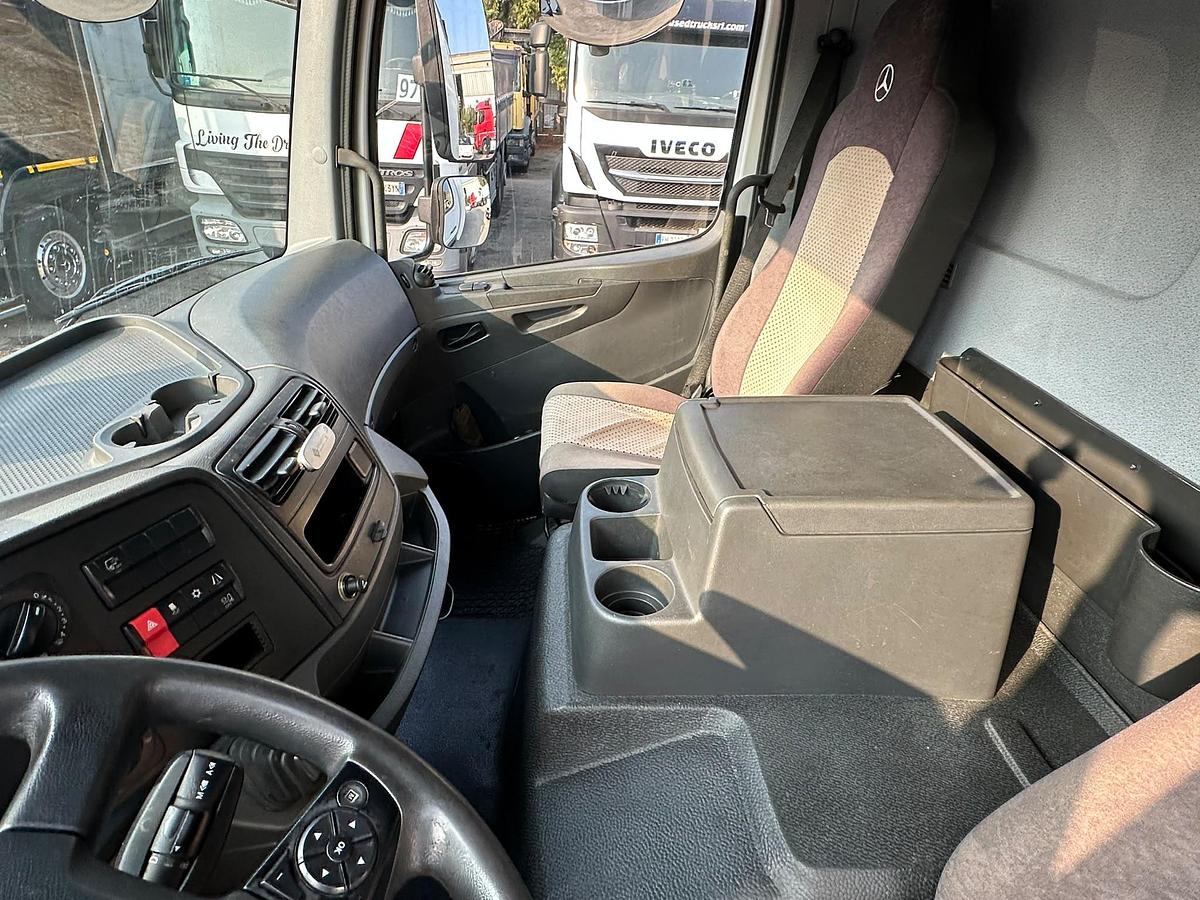 Usato Mercedes Atego 1221 centina e telo mt 6.50