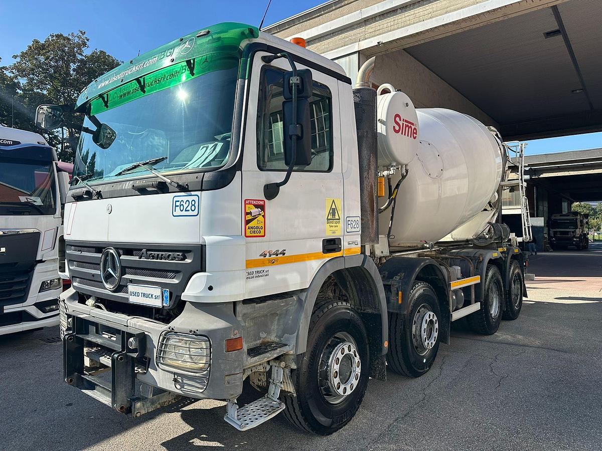 Usato Motrice Quattro assi Mercedes Actros 41.44 8x4 Autobetoniera con motore ausiliario