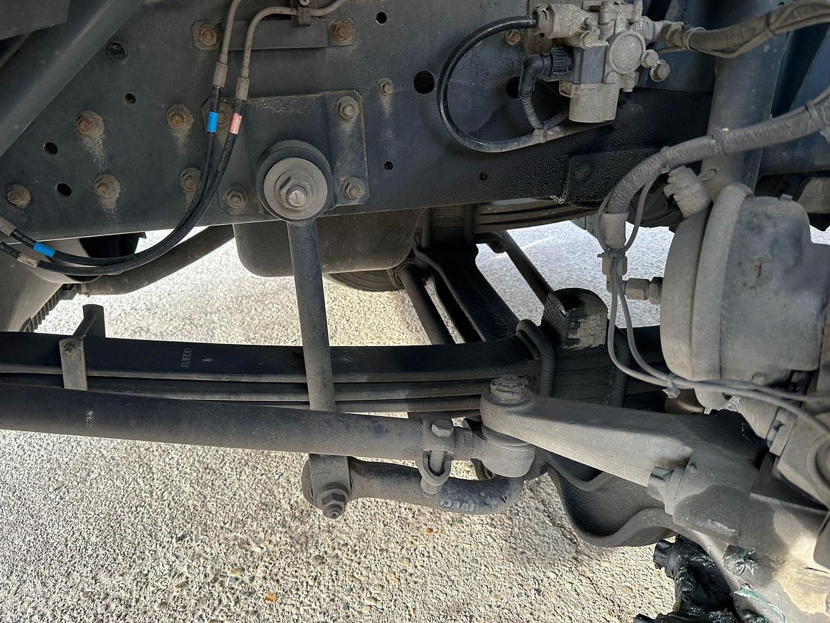 Usato MOTRICE DUE ASSI IVECO EUROCARGO 180S28 Centina e Telo con Sponda