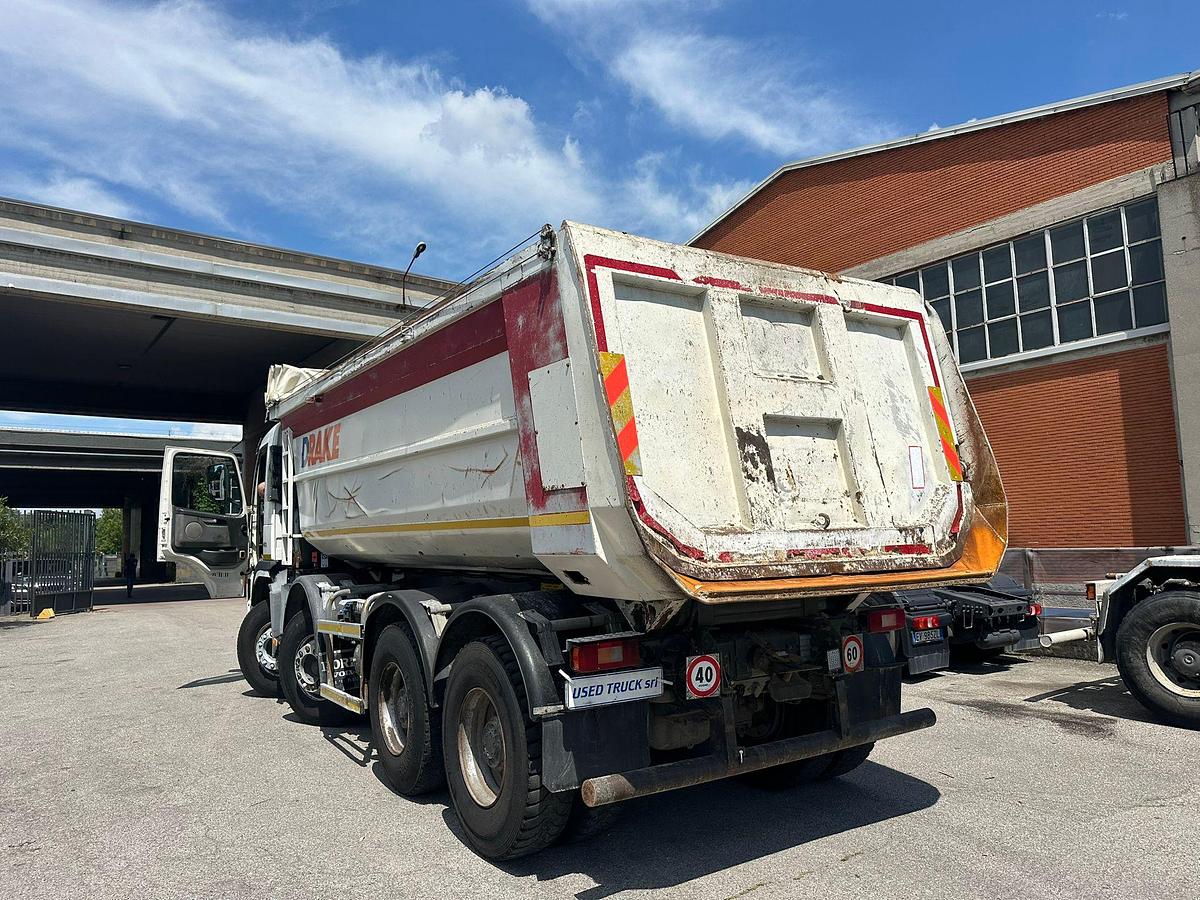 Usato MOTRICE QUATTRO ASSI VOLVO FM 420 8X4 RIBALTABILE POSTERIORE