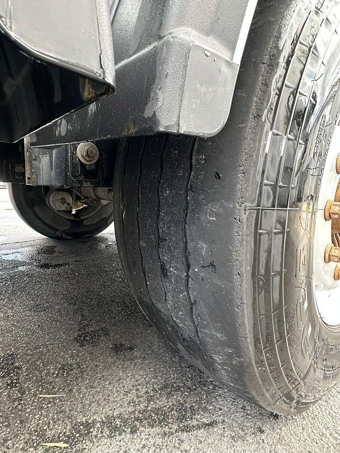 Usato Semirimorchio Menci 27 m^ ribaltabile posteriore