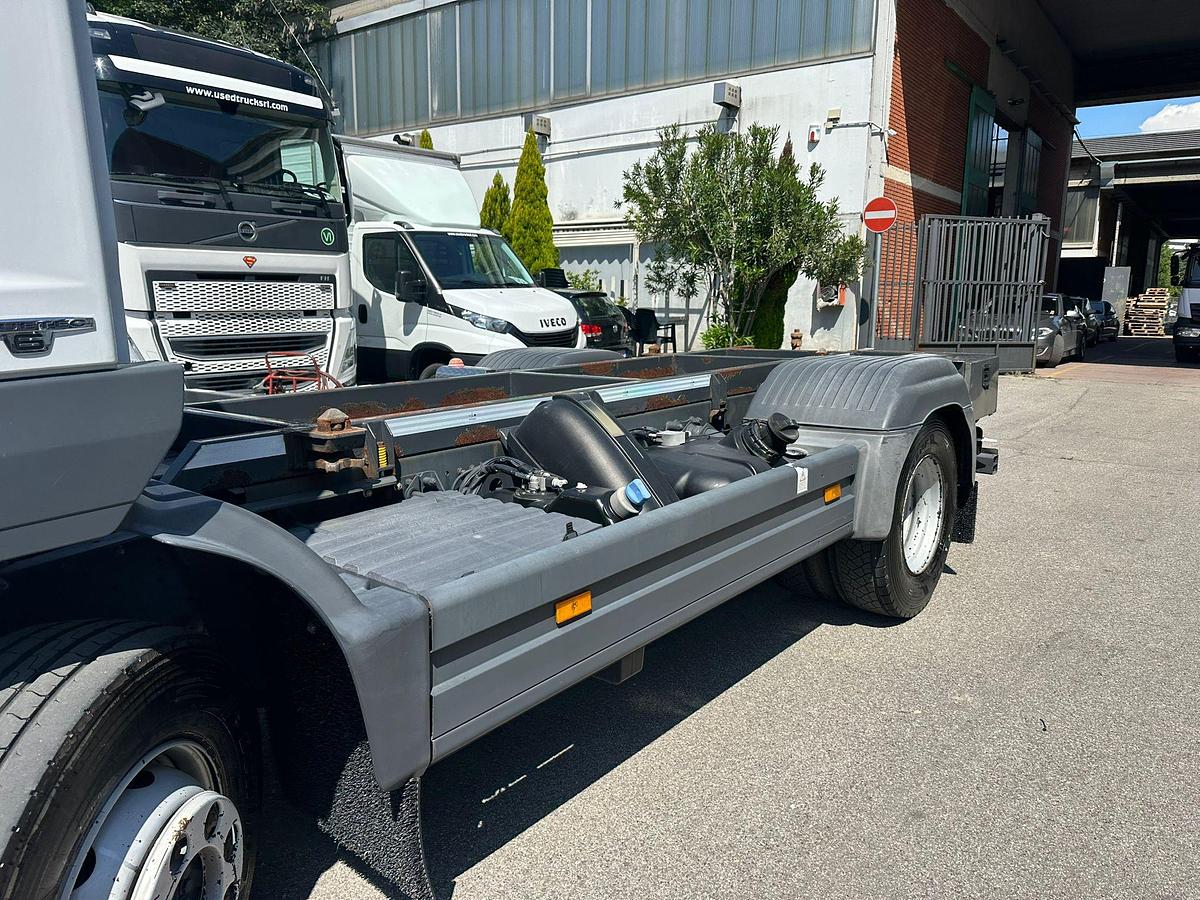 Usato Mercedes Atego 13.24 Telaio passo 3300  ADR anno 2017