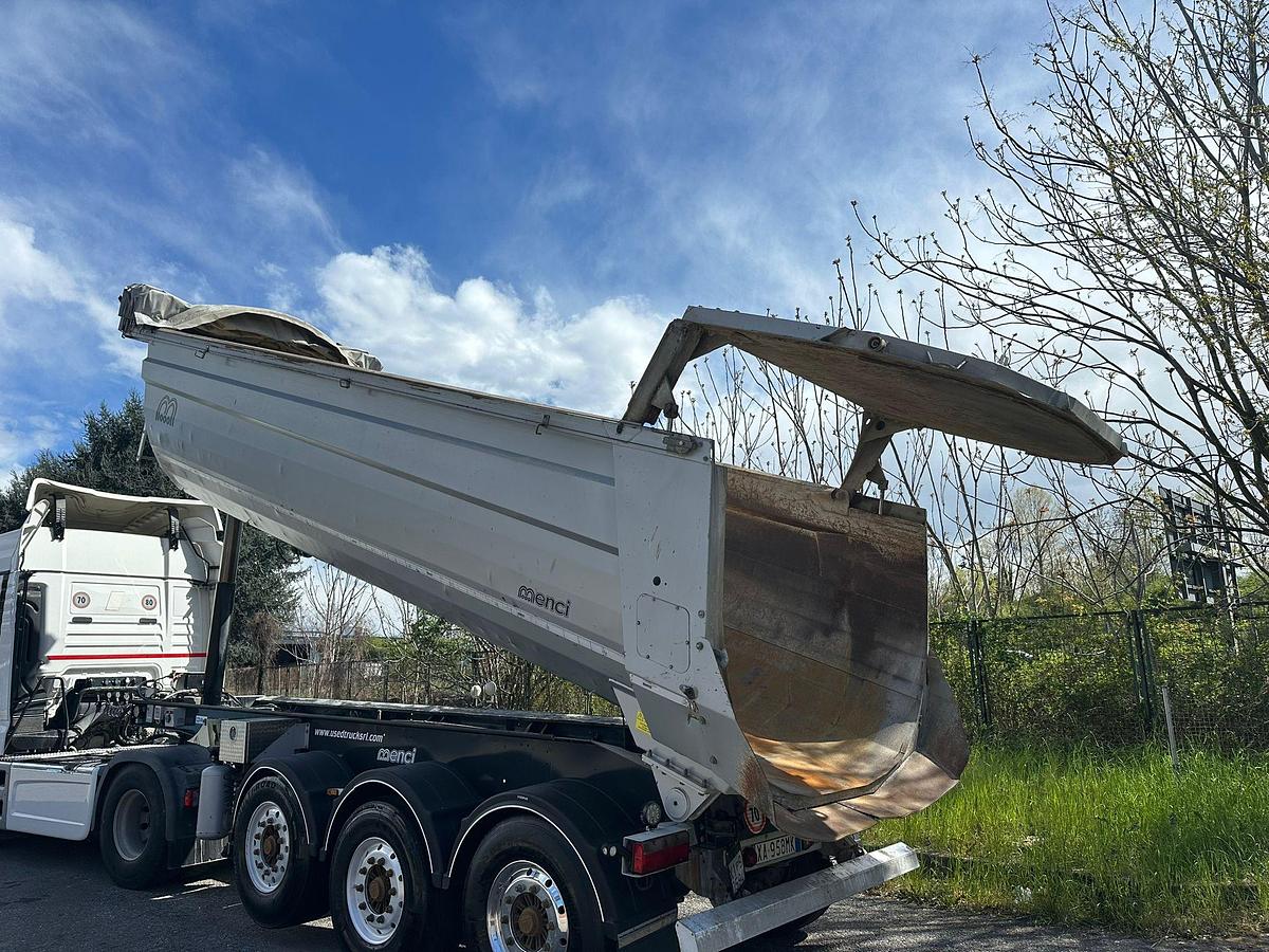 Usato Semirimorchio Menci 27 m^ ribaltabile posteriore