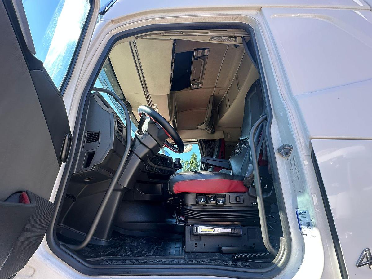 Usato Motrice tre assi Volvo FH 460 6x2 con Biga due assi comunicante km CERTIFICATI