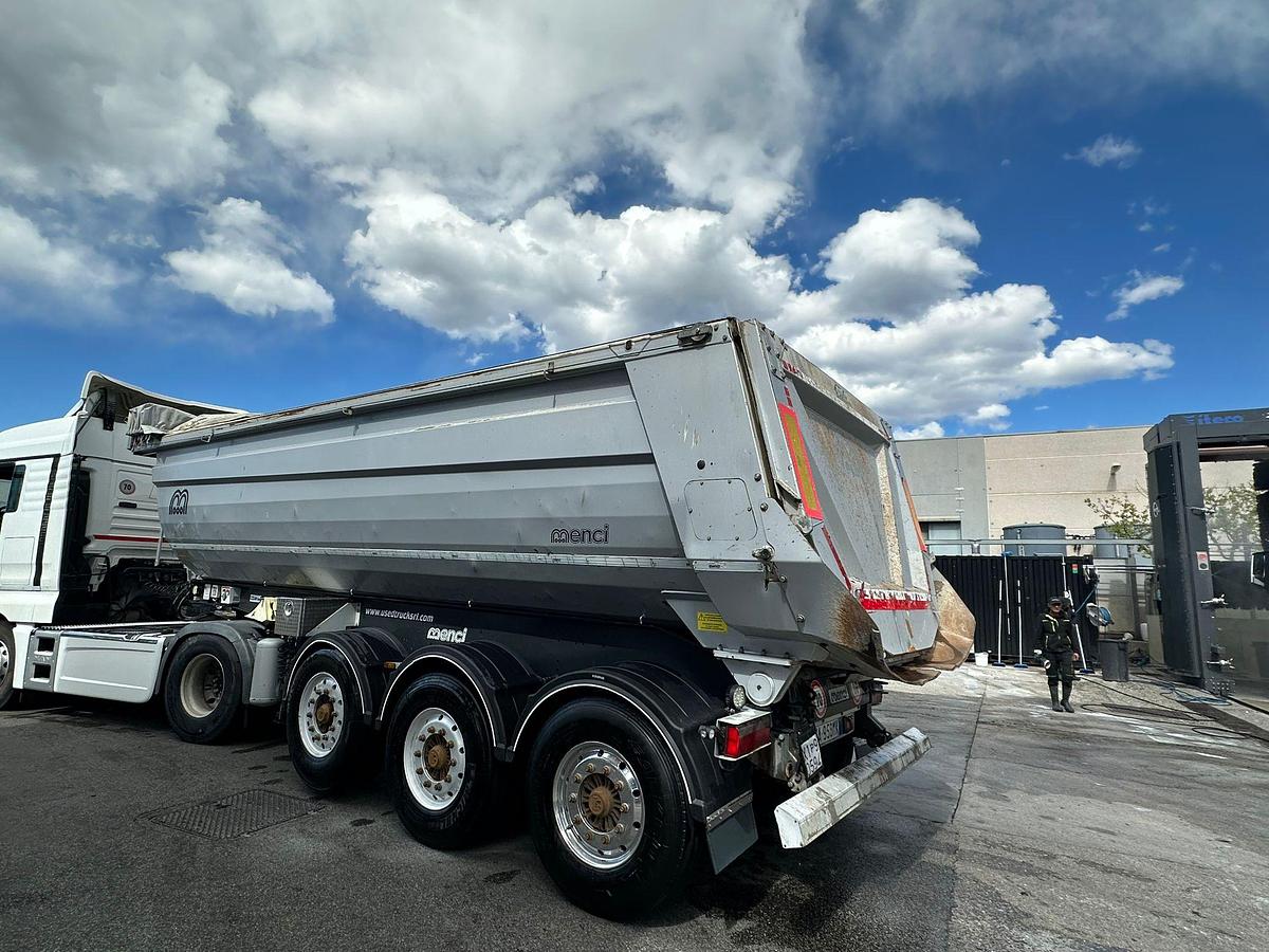 Usato Semirimorchio Menci 27 m^ ribaltabile posteriore