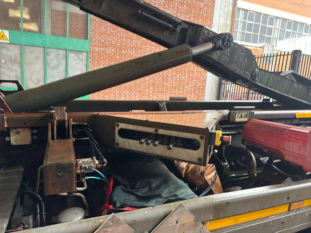 Usato Motrice due assi Mercedes Atego 15.23 Scarrabile con gancio