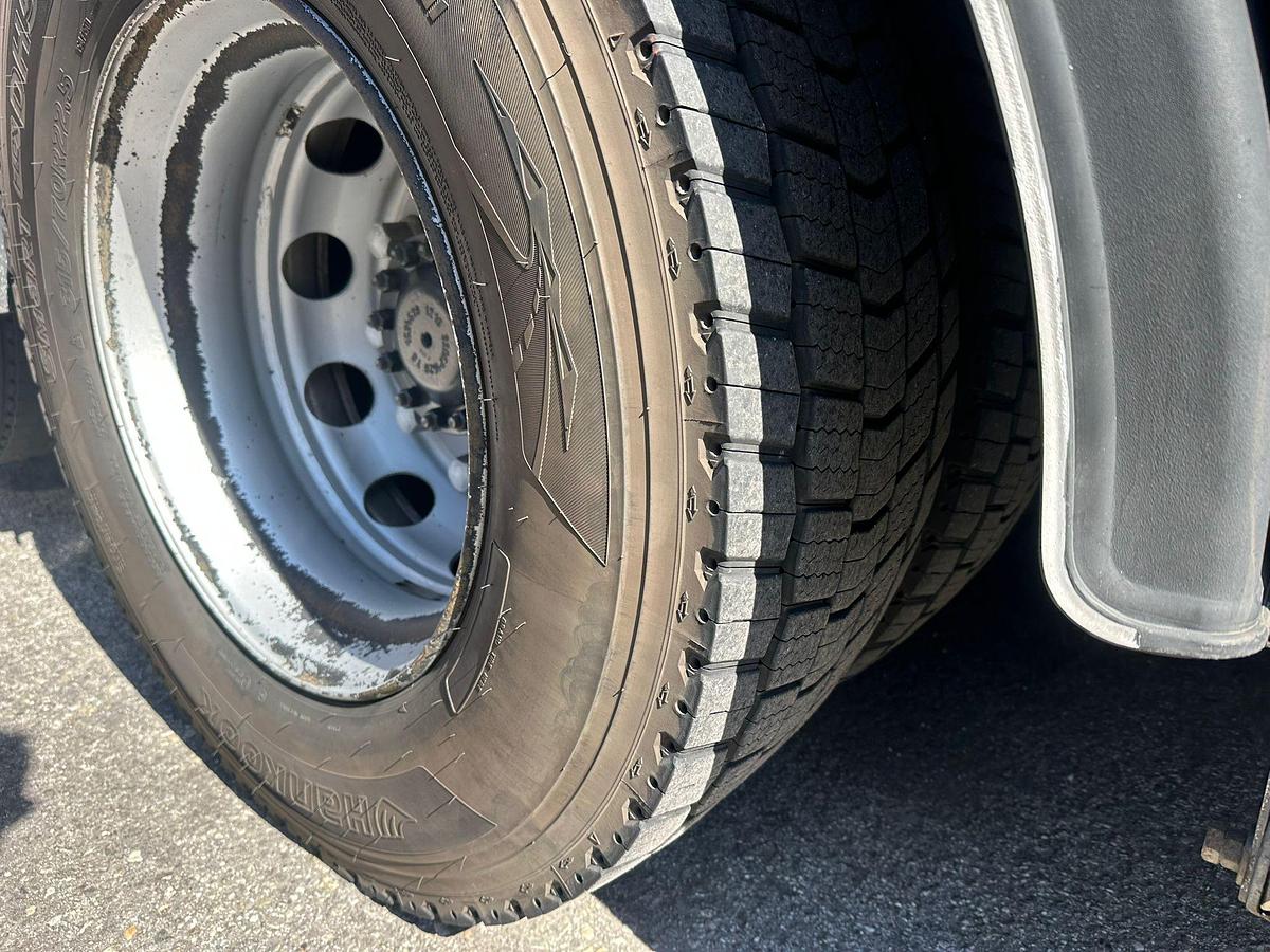 Usato Motrice tre assi Volvo FH 460 6x2 con Biga due assi comunicante km CERTIFICATI