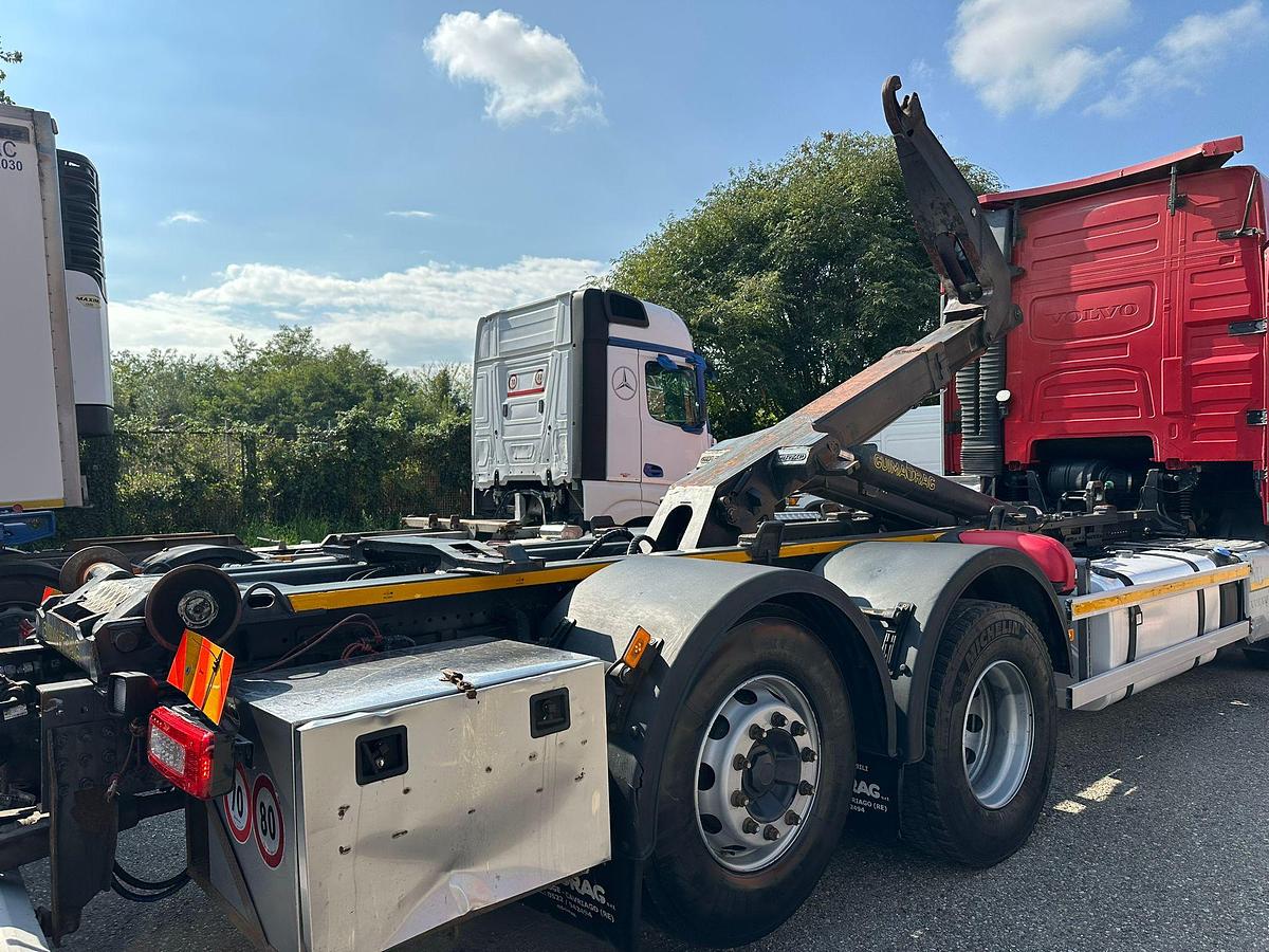 Usato VOLVO FH 500 6X2 con Scarrabile 26T+ rimorchio