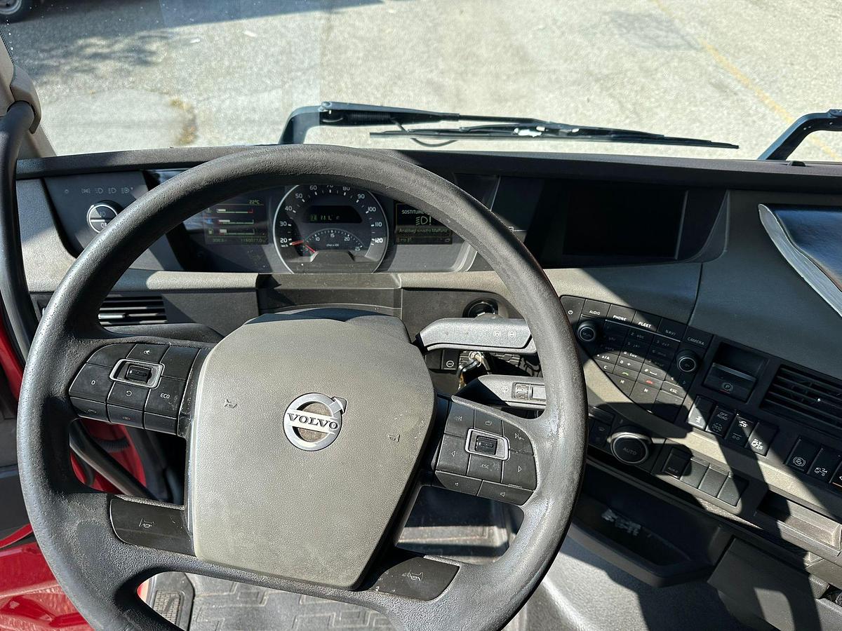 Usato VOLVO FH 500 6X2 con Scarrabile 26T+ rimorchio