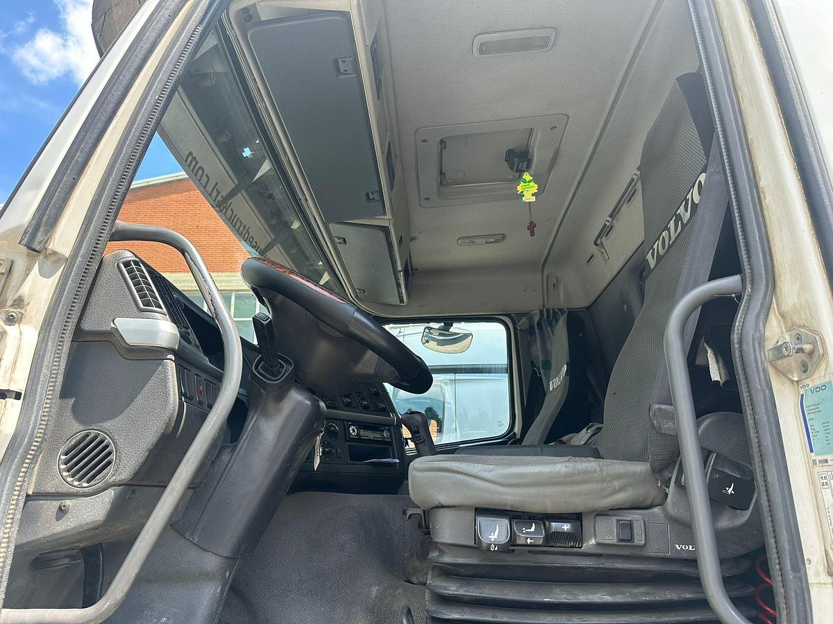 Usato MOTRICE QUATTRO ASSI VOLVO FM 420 8X4 RIBALTABILE POSTERIORE