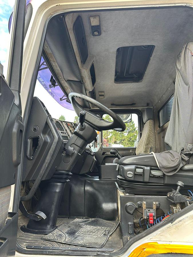 Usato Motrice tre assi Man 33.403 mezzo d'opera Ribaltabile trilaterale