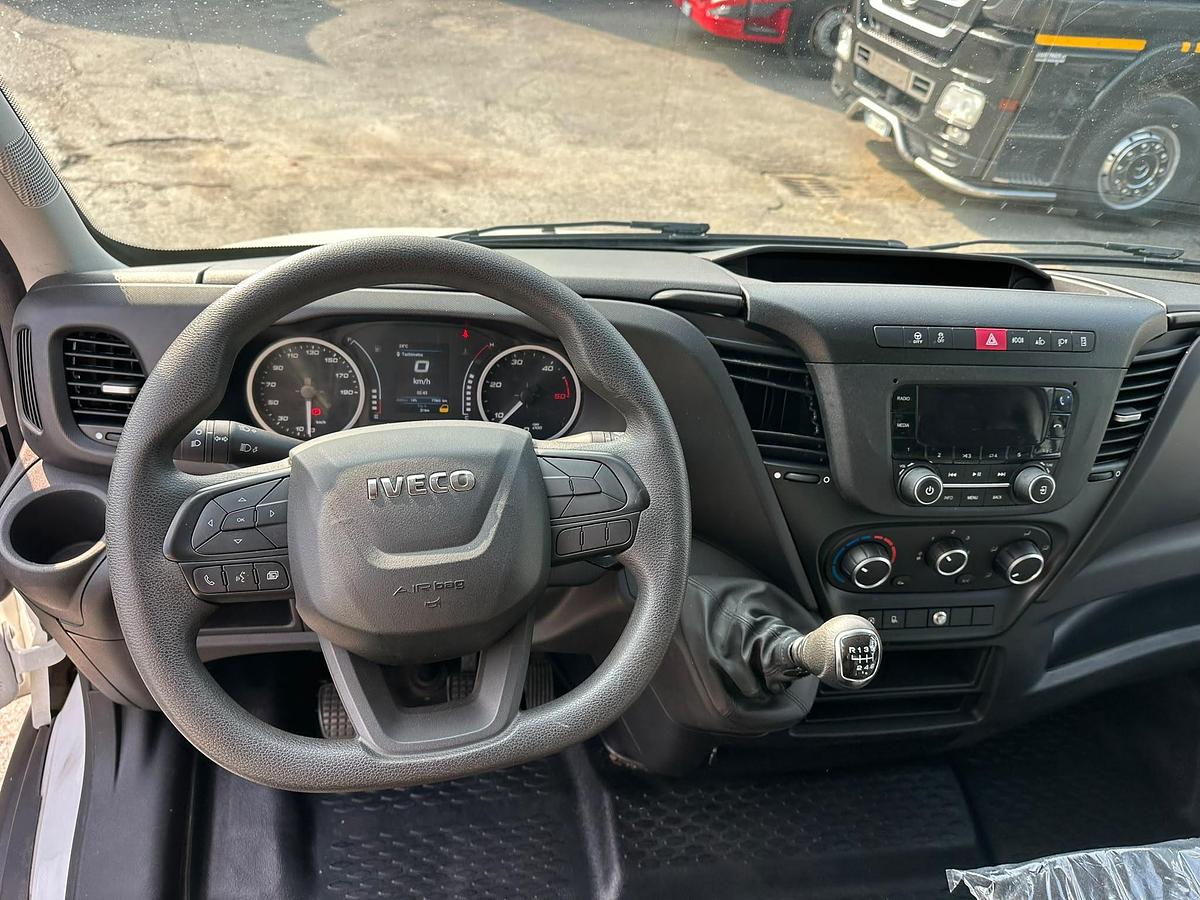 Usato Iveco Daily 35c14 Centina e telo con sponda battente 2023
