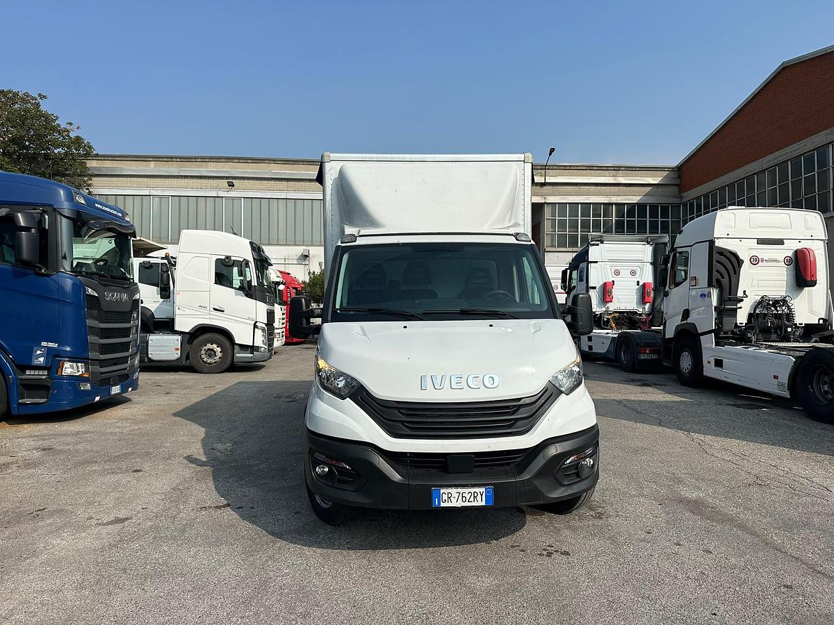 Usato Iveco Daily 35c14 Centina e telo con sponda battente 2023