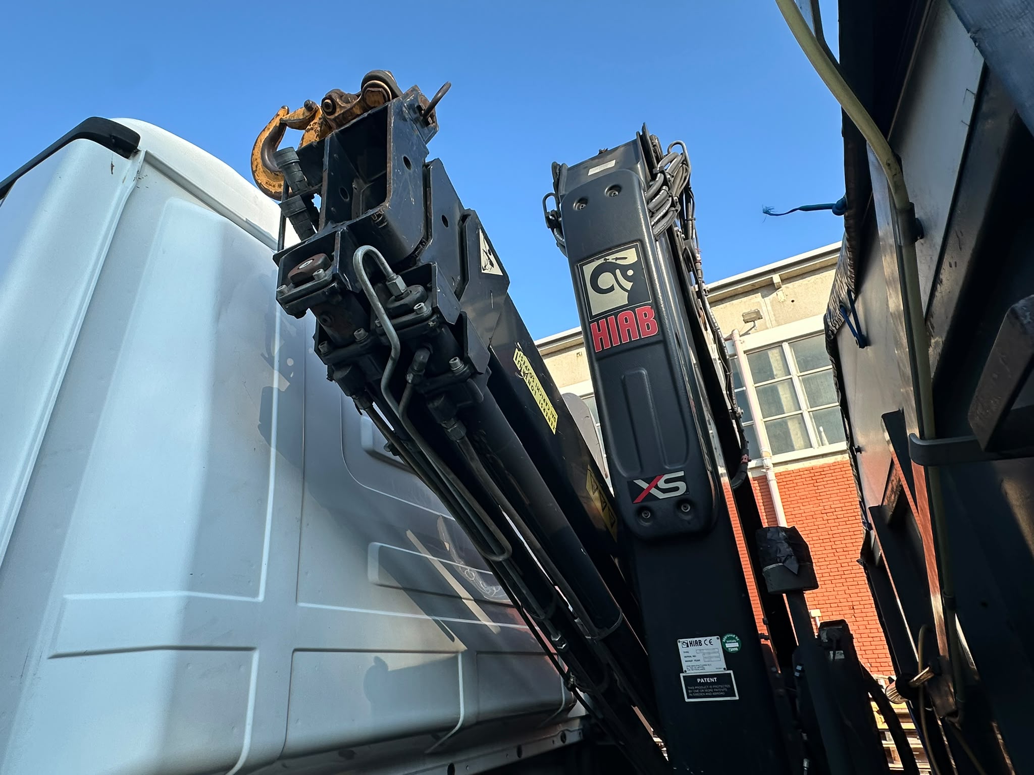 Usato Mercedes Actros 2541 CASSONE FISSO CON GRU HIAB O99