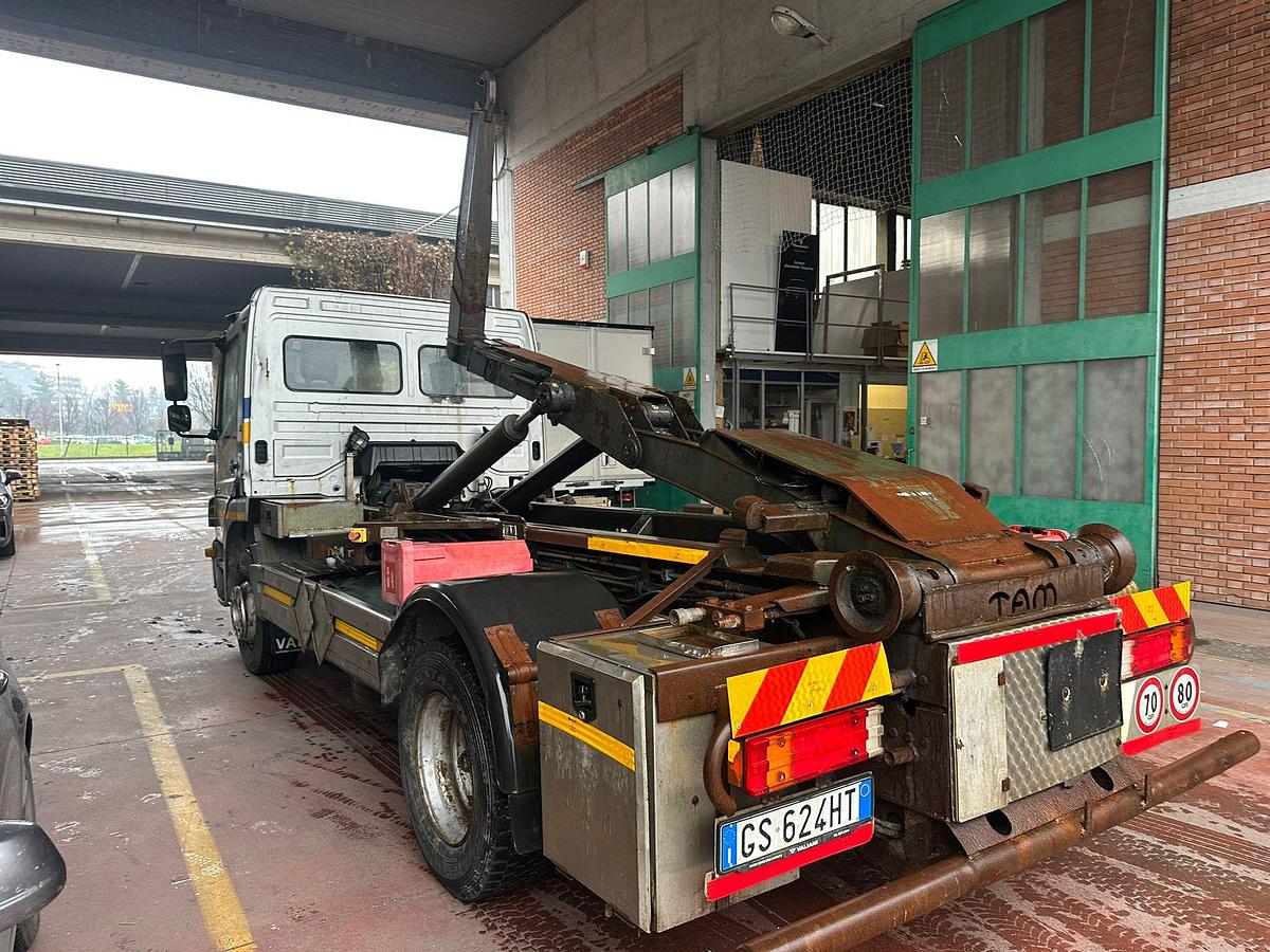 Usato Motrice due assi Mercedes Atego 15.23 Scarrabile con gancio