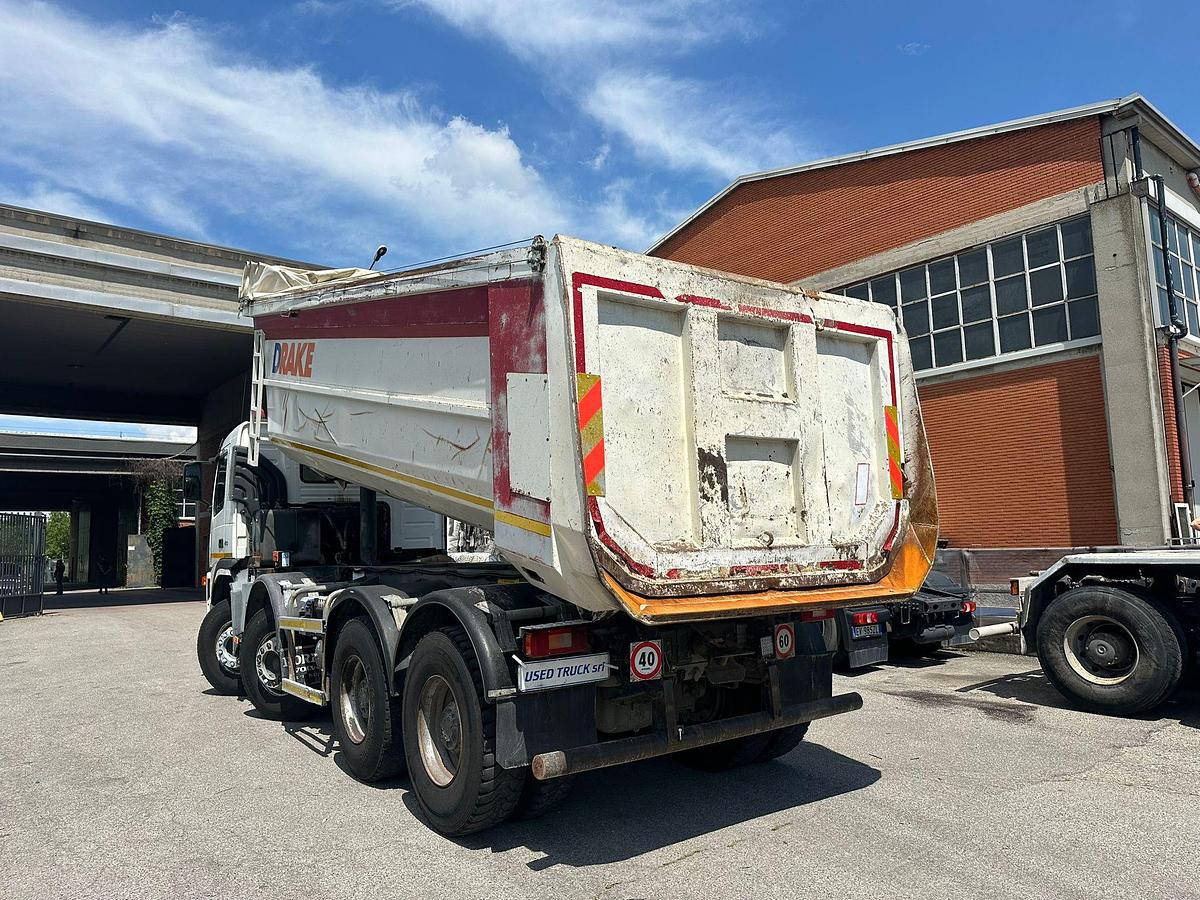 Usato MOTRICE QUATTRO ASSI VOLVO FM 420 8X4 RIBALTABILE POSTERIORE