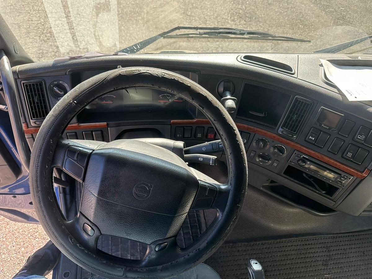 Usato Volvo FH 460 6x2 con Rimorchio due assi Koegel