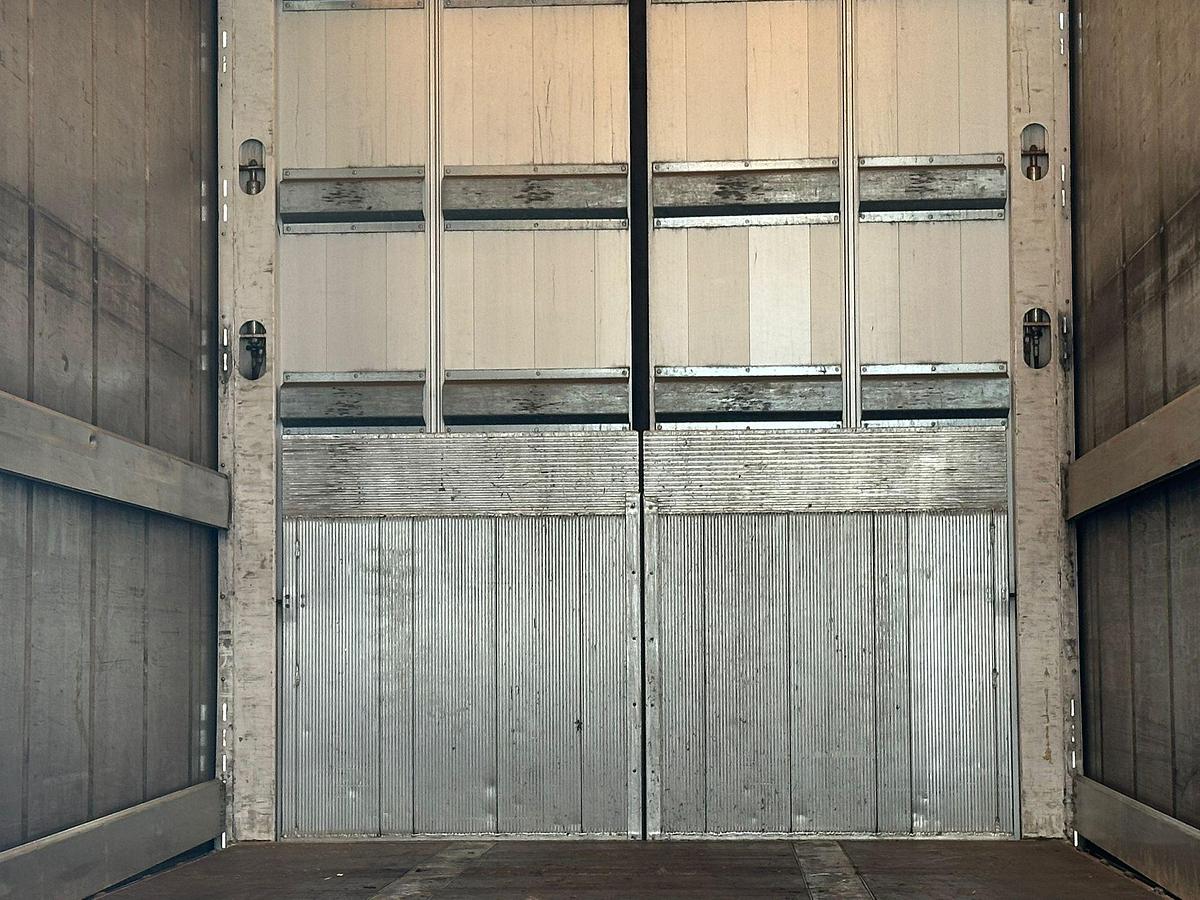 Usato Motrice tre assi Volvo FH 460 6x2 con Biga due assi comunicante km CERTIFICATI