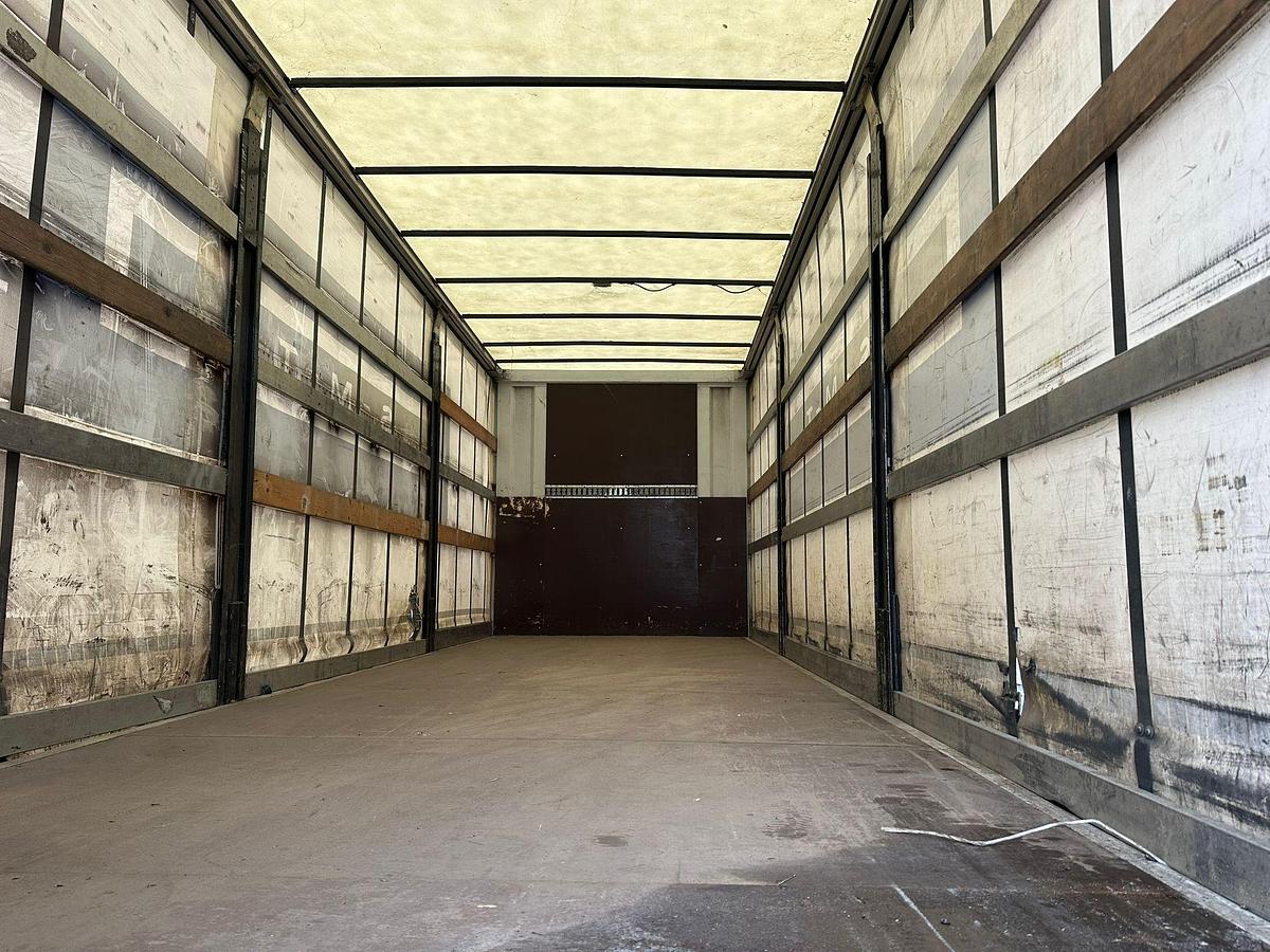 Usato Motrice due assi Iveco Eurocargo 190s32 centina e telo