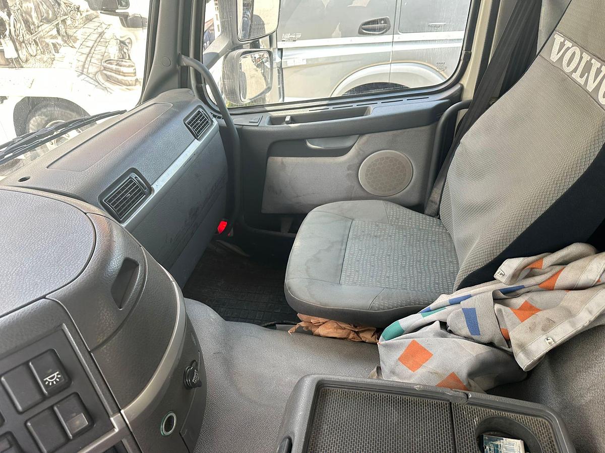 Usato MOTRICE QUATTRO ASSI VOLVO FM 420 8X4 RIBALTABILE POSTERIORE