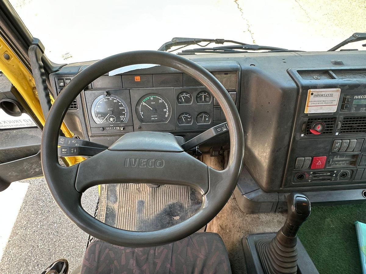 Usato IVECO EUROTECH 260E42 CASSONE FISSO CON GRU DIETRO CABINA FASSI  F140.23