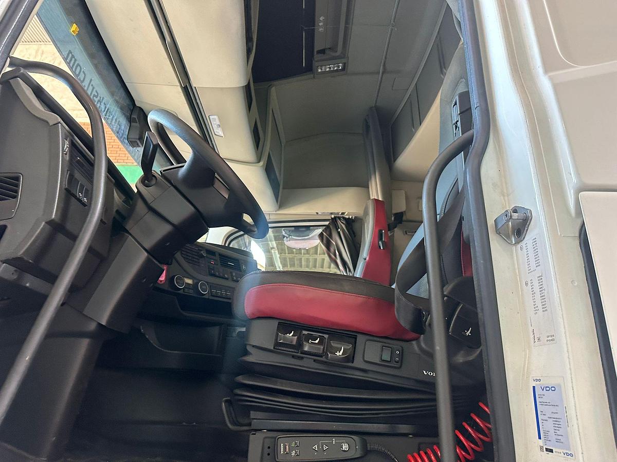 Usato Volvo FH 460 cambio automatico adr tutte le classi 2020