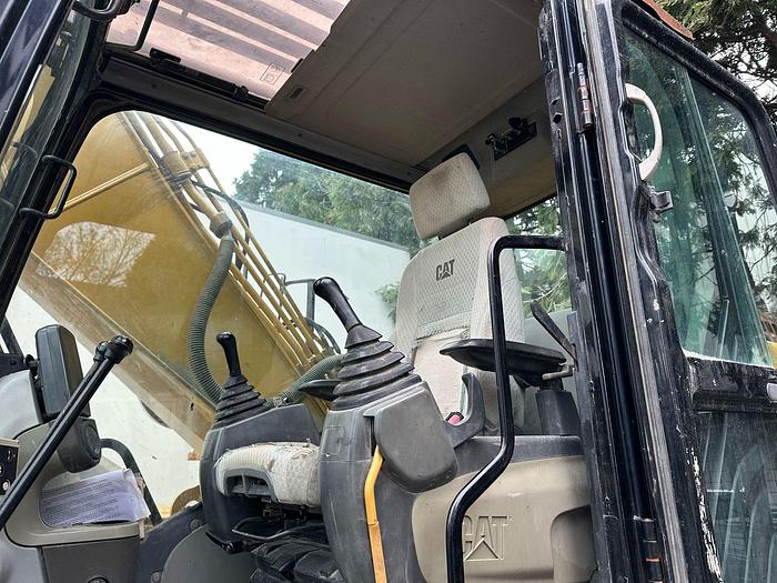 Usato Escavatore cingolato Carterpillar 320 D 2010