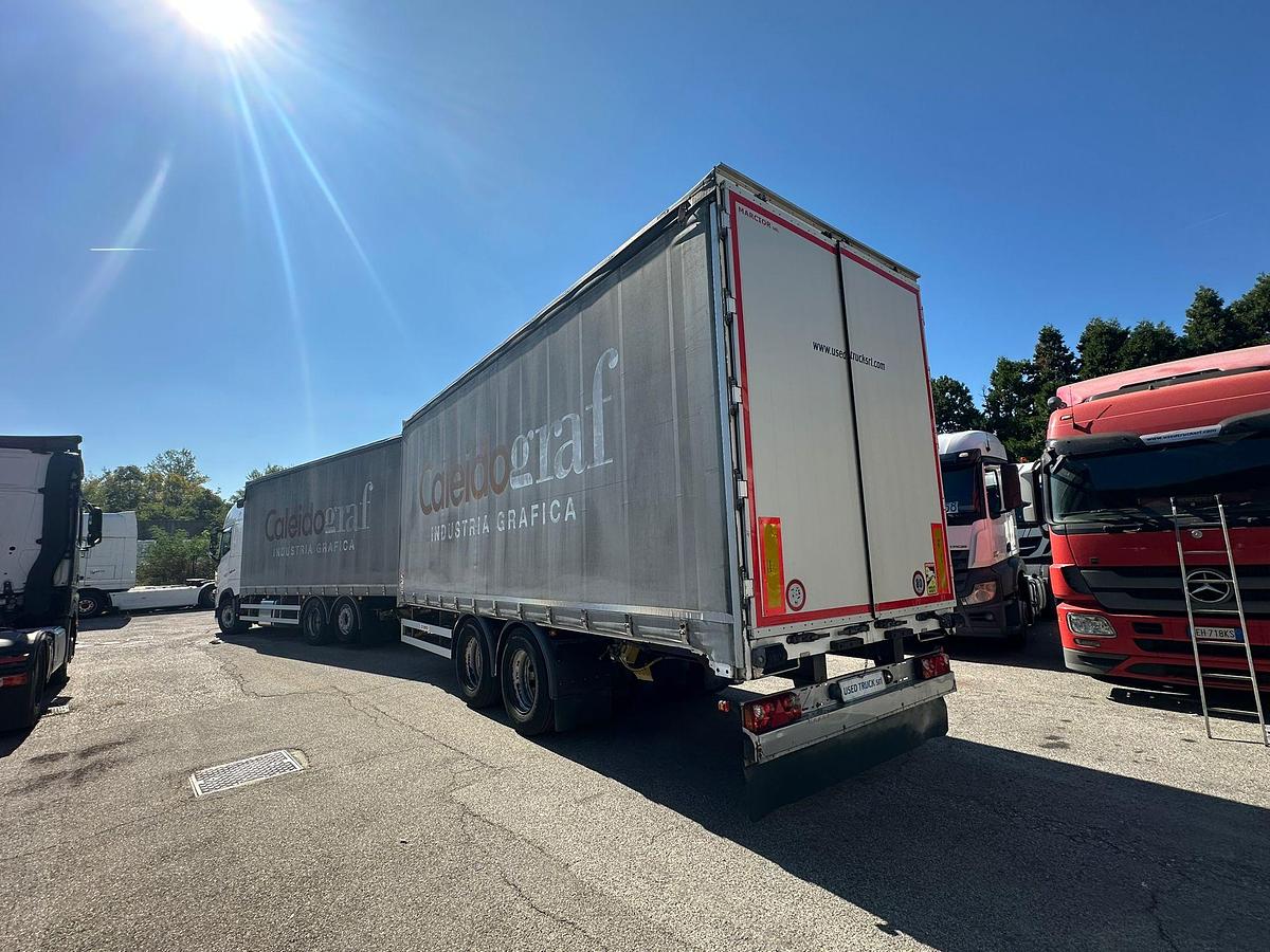 Usato Motrice tre assi Volvo FH 460 6x2 con Biga due assi comunicante km CERTIFICATI